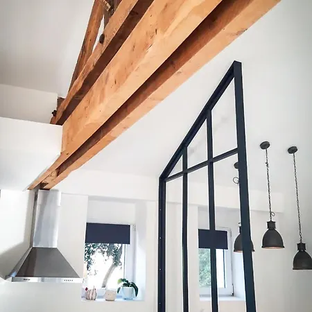 Apartment Charmant, Lumineux Et Calme T2 Equipe De 45m2, Avec Parking, A 100 M De La Et Du Marche